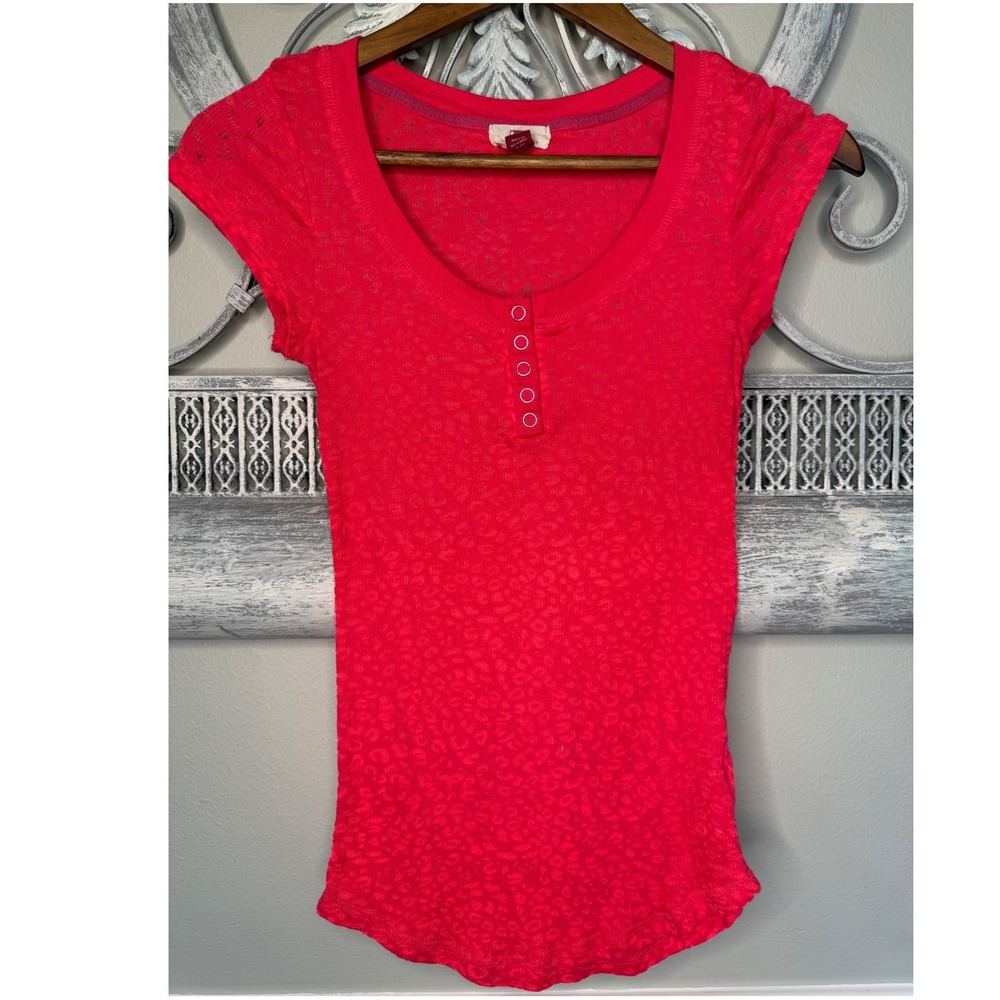 Y2K LEI Pink Leopard Burnout Ribbed Henley Short Sleeve Top Medium 7/9 EUC